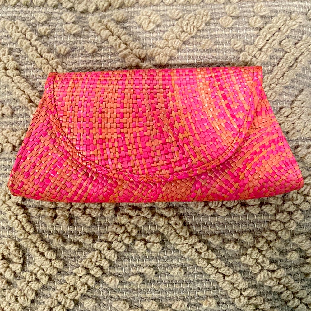 Hype straw clutch